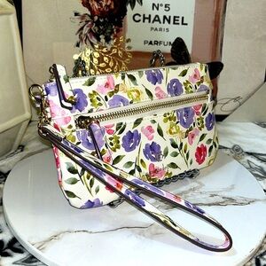 NWOT Nanette Lepore Floral Tech Wristlet